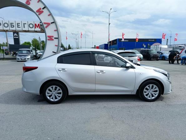 Kia Rio IV Рестайлинг с пробегом 2020 года, цена 1 549 995 рублей, 79132 км, седан, Автокод Объявления