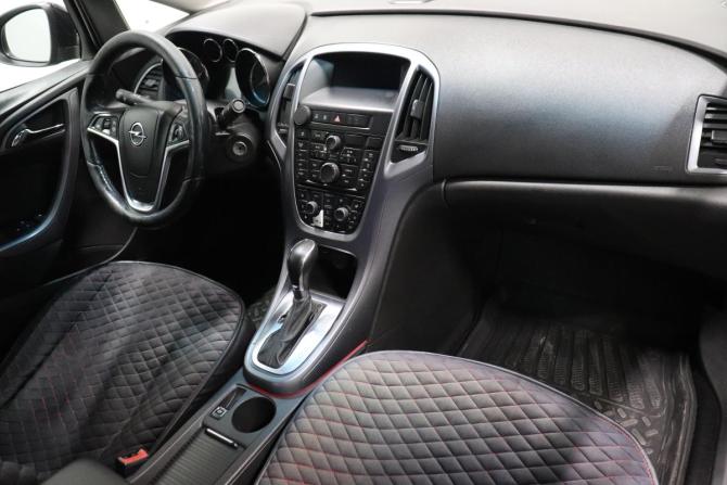 Opel Astra J Рестайлинг с пробегом 2013 года, цена 667 000 рублей, 209000 км, седан, Автокод Объявления