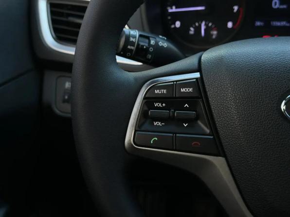 Hyundai Solaris II с пробегом 2017 года, цена 965 000 рублей, 133636 км, седан, Автокод Объявления