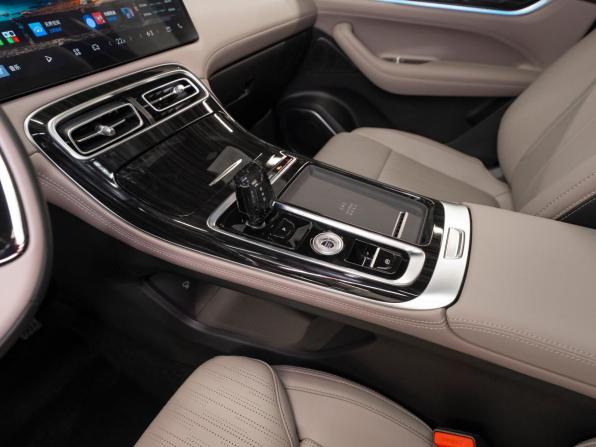 Geely Atlas II с пробегом 2026 года, цена 3 400 000 рублей, 50 км, внедорожник, Автокод Объявления