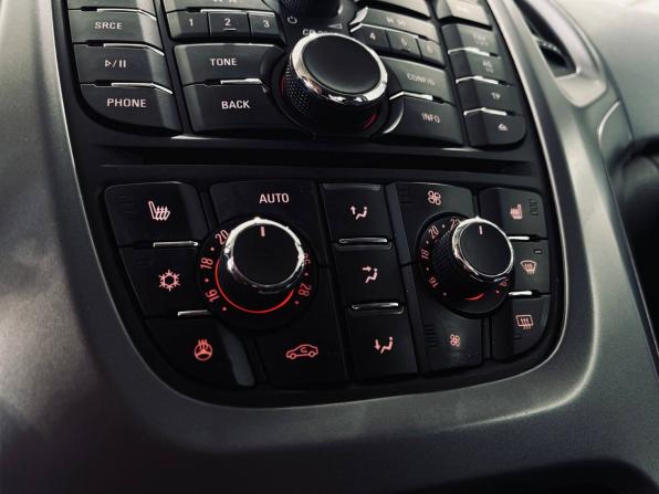 Opel Astra J Рестайлинг с пробегом 2014 года, цена 1 009 900 рублей, 156000 км, седан, Автокод Объявления