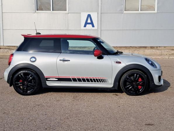 Mini Hatch III (F55/F56) Рестайлинг с пробегом 2021 года, цена 2 920 000 рублей, 69686 км, хэтчбек, Автокод Объявления