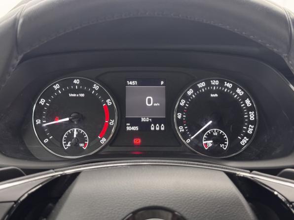 Skoda Octavia IV (A8) с пробегом 2021 года, цена 2 210 000 рублей, 89820 км, лифтбек, Автокод Объявления