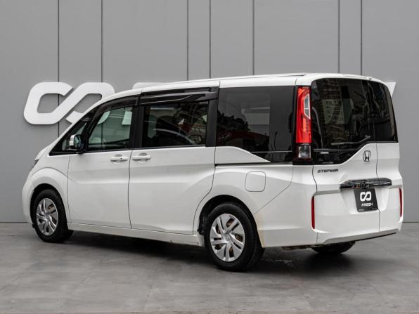 Honda Stepwgn V с пробегом 2016 года, цена 2 148 000 рублей, 64026 км, минивэн, Автокод Объявления