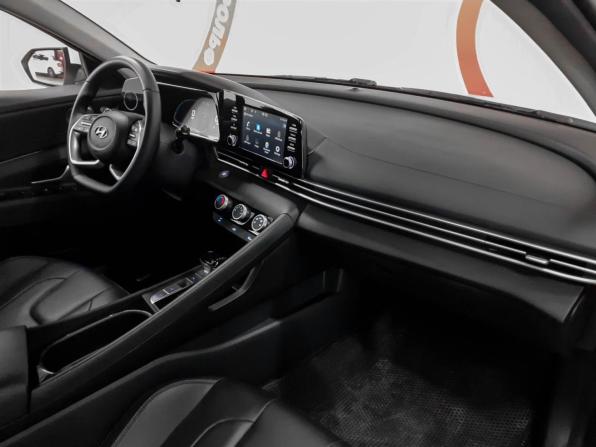 Hyundai Elantra VII (CN7) Рестайлинг с пробегом 2023 года, цена 2 040 000 рублей, 27000 км, седан, Автокод Объявления