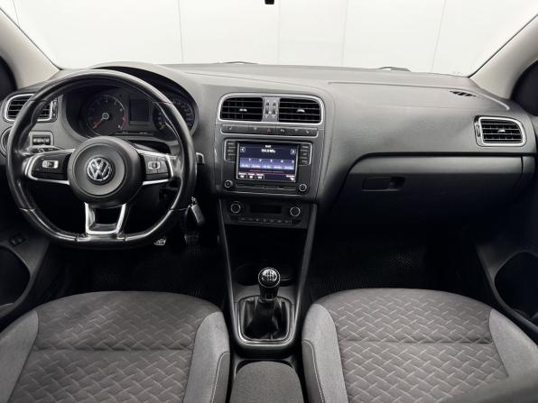 Volkswagen Polo V Рестайлинг с пробегом 2018 года, цена 1 299 000 рублей, 127751 км, седан, Автокод Объявления