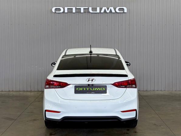 Hyundai Solaris II с пробегом 2018 года, цена 1 297 000 рублей, 136195 км, седан, Автокод Объявления