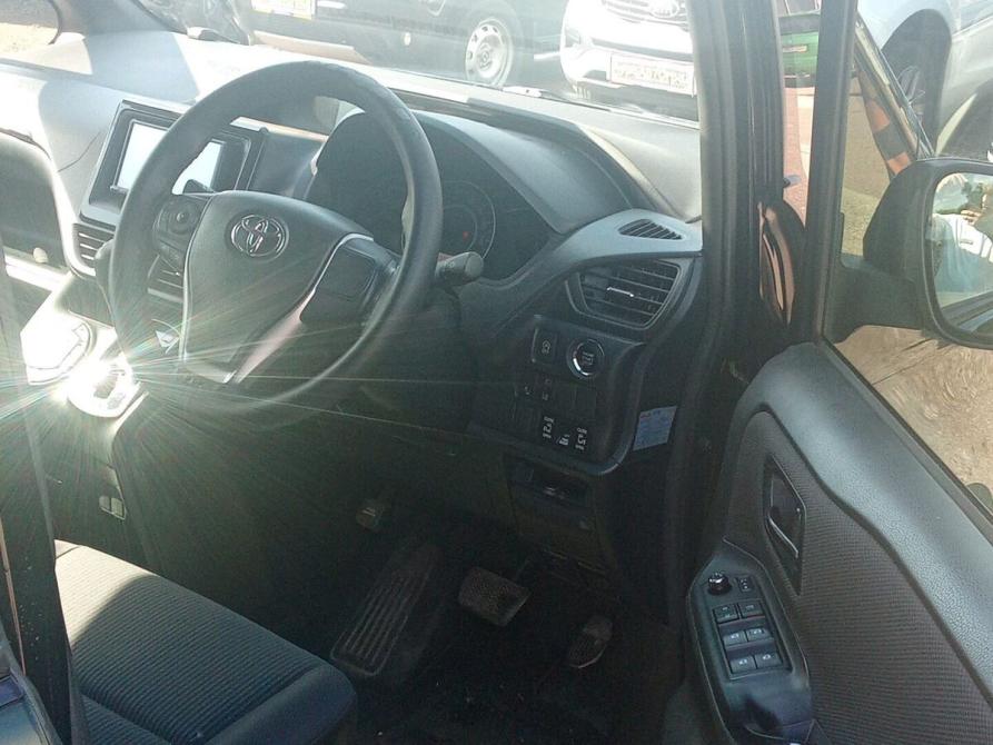 Toyota Voxy III (R80) Рестайлинг Стерлитамак  - изображение 7