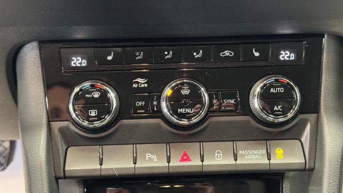 Skoda Karoq I с пробегом 2022 года, цена 2 699 000 рублей, 61428 км, внедорожник, Автокод Объявления