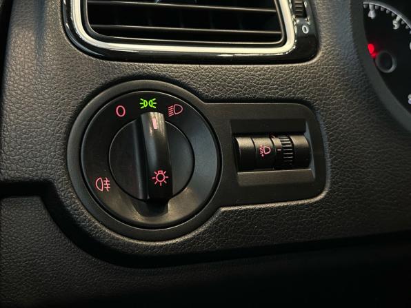 Volkswagen Polo V Рестайлинг с пробегом 2016 года, цена 1 299 900 рублей, 113331 км, седан, Автокод Объявления