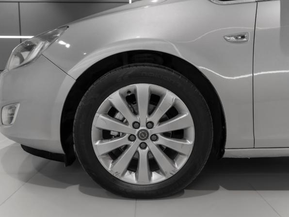Opel Astra J с пробегом 2012 года, цена 645 000 рублей, 236564 км, хэтчбек, Автокод Объявления