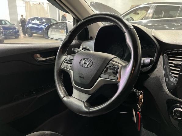 Hyundai Solaris II с пробегом 2018 года, цена 1 225 000 рублей, 65549 км, седан, Автокод Объявления