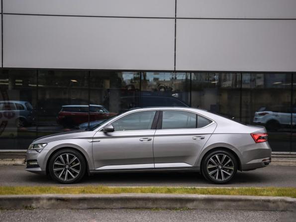 Skoda Superb III Рестайлинг с пробегом 2023 года, цена 3 199 000 рублей, 99410 км, лифтбек, Автокод Объявления