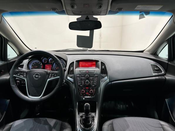 Opel Astra J Рестайлинг с пробегом 2013 года, цена 679 000 рублей, 149447 км, седан, Автокод Объявления