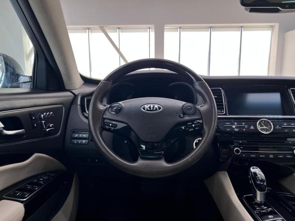 Kia Quoris I Ресталинг 2 с пробегом 2017 года, цена 2 300 000 рублей, 239741 км, седан, Автокод Объявления