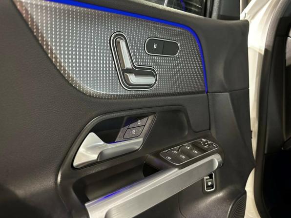 Mercedes-Benz EQB I с пробегом 2022 года, цена 5 300 000 рублей, 18200 км, внедорожник, Автокод Объявления