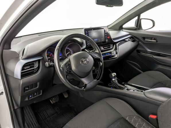 Toyota C-HR I Рестайлинг с пробегом 2021 года, цена 2 655 000 рублей, 54712 км, внедорожник, Автокод Объявления