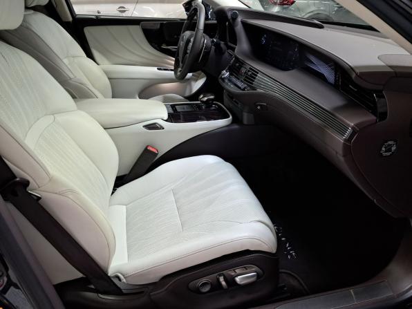 Lexus LS V с пробегом 2018 года, цена 5 315 000 рублей, 173380 км, седан, Автокод Объявления