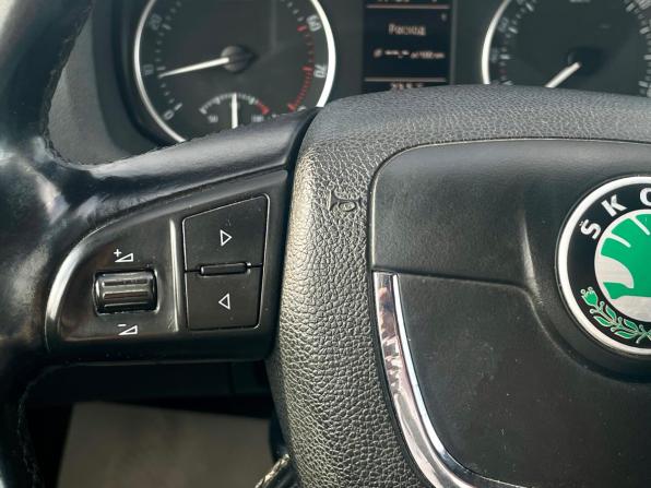 Skoda Octavia II (A5) Рестайлинг с пробегом 2012 года, цена 670 000 рублей, 297700 км, лифтбек, Автокод Объявления