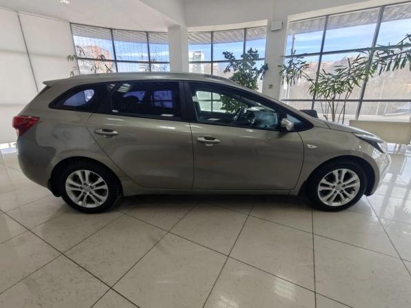 Kia Ceed II с пробегом 2015 года, цена 965 000 рублей, 198100 км, универсал, Автокод Объявления