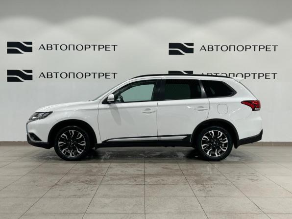 Mitsubishi Outlander III Рестайлинг 3 с пробегом 2022 года, цена 2 449 000 рублей, 93456 км, внедорожник, Автокод Объявления