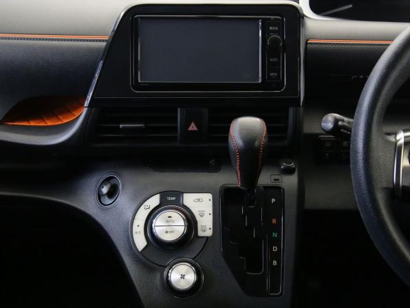 Toyota Sienta II с пробегом 2015 года, цена 1 250 000 рублей, 160050 км, компактвэн, Автокод Объявления