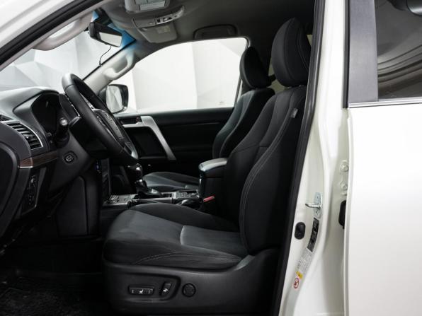 Toyota Land Cruiser Prado 150 Series Рестайлинг 2 с пробегом 2017 года, цена 4 493 000 рублей, 272885 км, внедорожник, Автокод Объявления