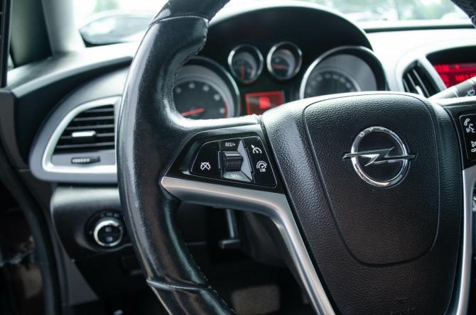 Opel Astra J Рестайлинг с пробегом 2013 года, цена 794 000 рублей, 155000 км, хэтчбек, Автокод Объявления