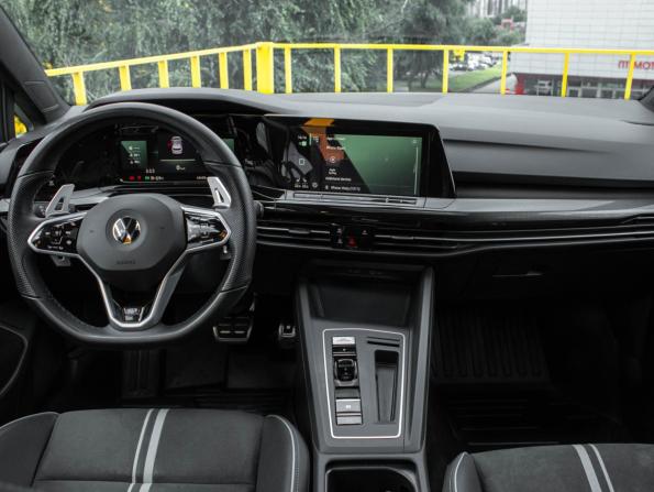 Volkswagen Golf VIII с пробегом 2022 года, цена 2 897 000 рублей, 42007 км, хэтчбек, Автокод Объявления