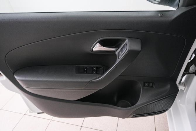 Volkswagen Polo V Рестайлинг с пробегом 2018 года, цена 869 000 рублей, 204000 км, седан, Автокод Объявления