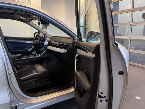 Geely Atlas II с пробегом 2023 года, цена 2 740 000 рублей, 30753 км, внедорожник, Автокод Объявления