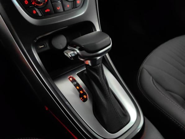 Opel Astra J Рестайлинг с пробегом 2013 года, цена 828 000 рублей, 113000 км, седан, Автокод Объявления