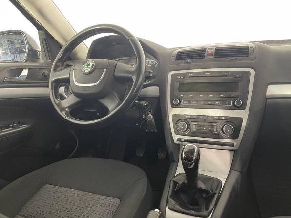 Skoda Octavia II (A5) Рестайлинг с пробегом 2011 года, цена 679 000 рублей, 186233 км, лифтбек, Автокод Объявления