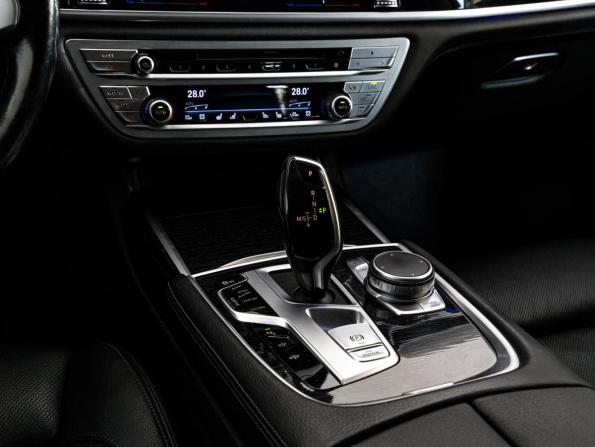 BMW 7 серии VI (G11/G12) Рестайлинг с пробегом 2019 года, цена 4 206 510 рублей, 268000 км, седан, Автокод Объявления