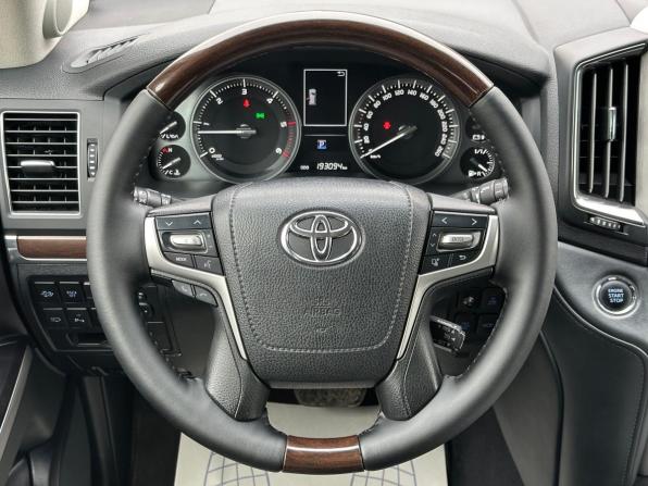 Toyota Land Cruiser 200 Series Рестайлинг 2 с пробегом 2018 года, цена 6 250 000 рублей, 193000 км, внедорожник, Автокод Объявления