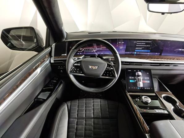 Cadillac Escalade V Рестайлинг с пробегом 2025 года, цена 20 600 000 рублей, 430 км, внедорожник, Автокод Объявления