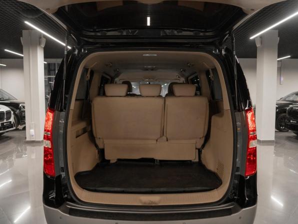 Hyundai H-1 II Рестайлинг 2 с пробегом 2021 года, цена 2 800 000 рублей, 294602 км, минивэн, Автокод Объявления