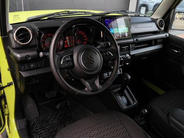 Suzuki Jimny IV с пробегом 2024 года, цена 3 190 000 рублей, 11820 км, внедорожник, Автокод Объявления