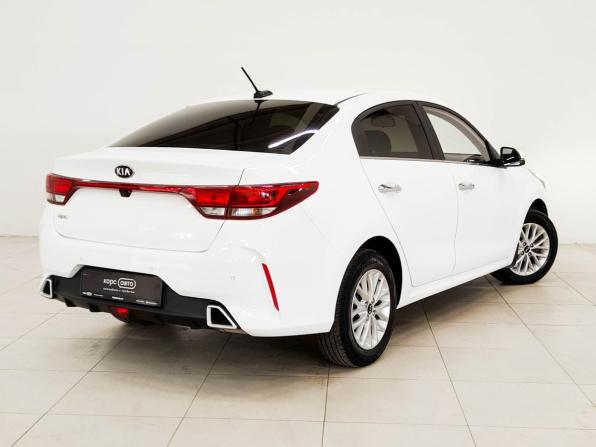 Kia Rio IV Рестайлинг с пробегом 2020 года, цена 1 550 000 рублей, 67971 км, седан, Автокод Объявления