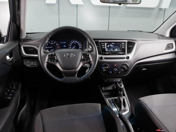Hyundai Solaris II с пробегом 2017 года, цена 1 350 000 рублей, 124877 км, седан, Автокод Объявления