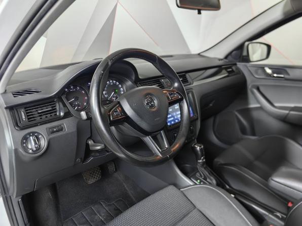 Skoda Rapid I с пробегом 2015 года, цена 879 000 рублей, 209754 км, лифтбек, Автокод Объявления
