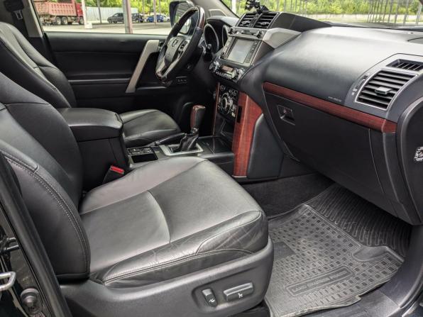 Toyota Land Cruiser Prado 150 Series Рестайлинг 1 с пробегом 2017 года, цена 3 940 000 рублей, 162000 км, внедорожник, Автокод Объявления