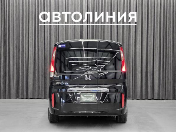 Honda Stepwgn V с пробегом 2016 года, цена 1 620 000 рублей, 120000 км, минивэн, Автокод Объявления