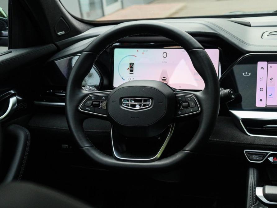 Geely Monjaro I Москва  - изображение 14