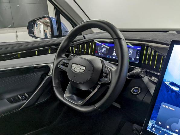 Geely Atlas II с пробегом 2024 года, цена 2 450 000 рублей, 19905 км, внедорожник, Автокод Объявления
