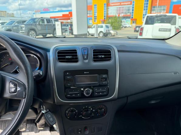 Renault Sandero II с пробегом 2017 года, цена 950 000 рублей, 120064 км, хэтчбек, Автокод Объявления