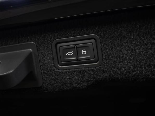 Audi S8 IV (D5) с пробегом 2021 года, цена 9 898 000 рублей, 59000 км, седан, Автокод Объявления