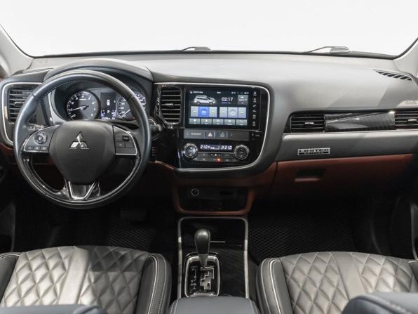 Mitsubishi Outlander III Рестайлинг 3 с пробегом 2022 года, цена 2 673 300 рублей, 76000 км, внедорожник, Автокод Объявления
