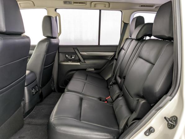 Mitsubishi Pajero IV Рестайлинг 2 с пробегом 2021 года, цена 4 350 000 рублей, 30244 км, внедорожник, Автокод Объявления