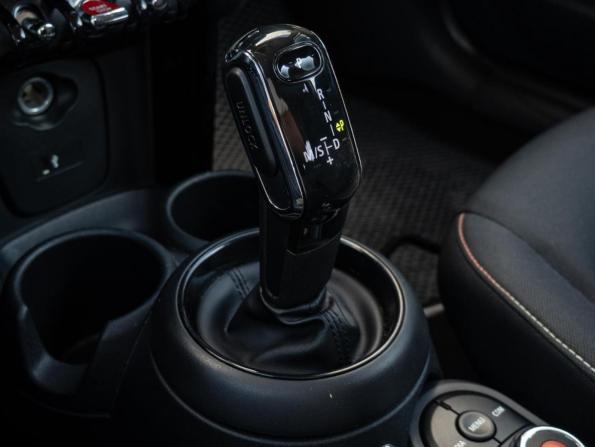 Mini Hatch III (F55/F56) Рестайлинг с пробегом 2020 года, цена 2 170 000 рублей, 73274 км, хэтчбек, Автокод Объявления
